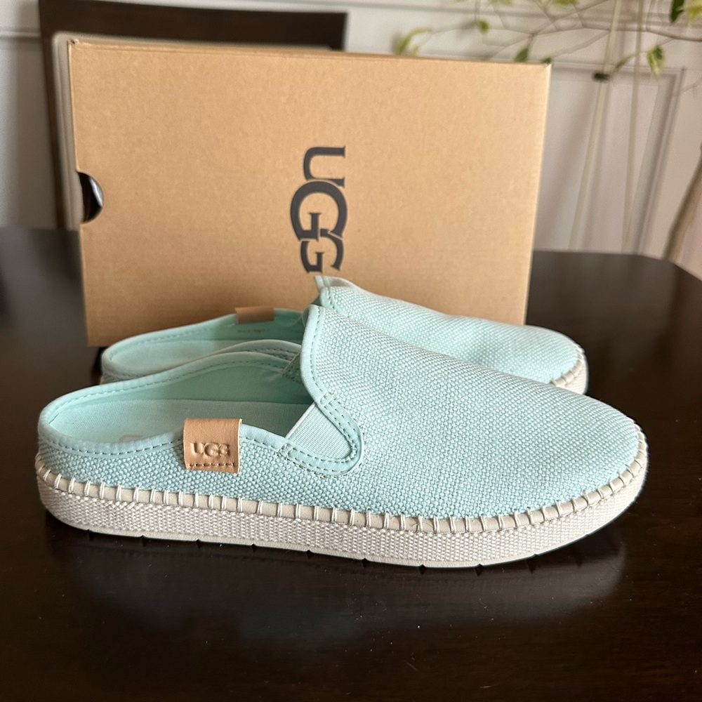UGG DELU slip-ons 8.5